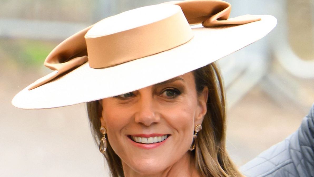 Kate Middleton, come ha ispirato l’abito da sposa di Harriet Sperling: il dettaglio