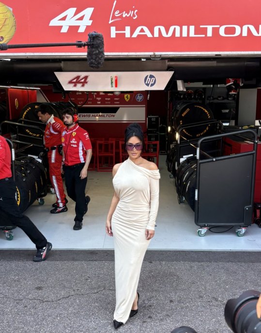 Kim Kardashian ruba la scena al Gran Premio di Monaco: l'abito &egrave; sensualissimo