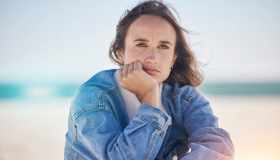 L’ansia da divertimento: perché sentirsi “tristi” in estate è più comune di quanto pensi