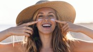 Proteggono dal sole, abbronzano e hanno un’azione anti-age: 5 creme per pelli mature (e non solo) da usare per tutta l’estate