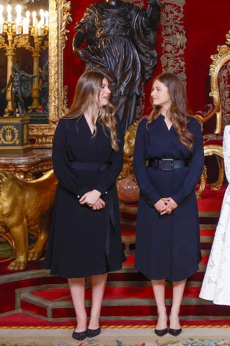 Leonor e Sofia, i look per il Papa a Madrid