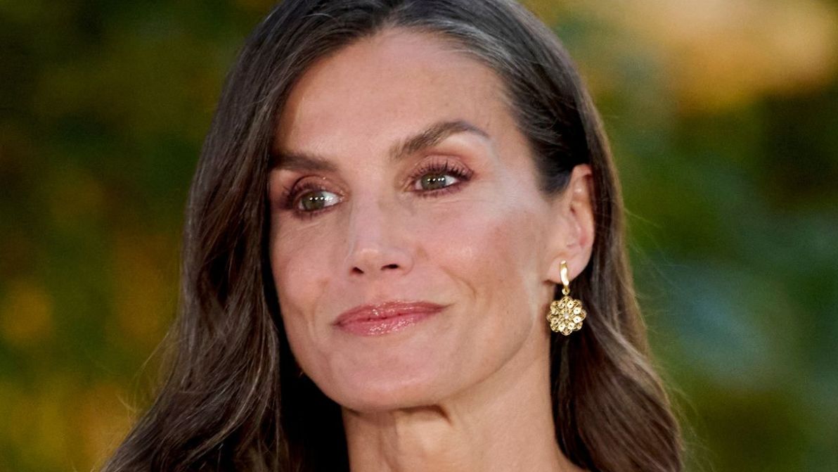 Letizia di Spagna copia Kate Middleton e ruba la scena alla Messa del Papa