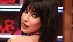 Martina Miliddi splendida tra le onde del mare: il vestito è una seconda pelle