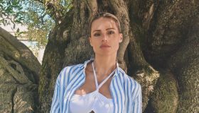 Michelle Hunziker, il bikini “in pizzo” in vacanza in Romagna: bellissima