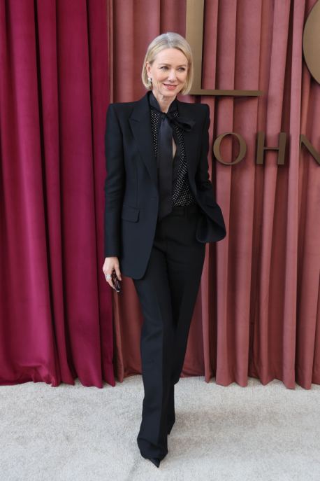 Naomi Watts e quel raffinatissimo total black a Los Angeles per "Love Story"