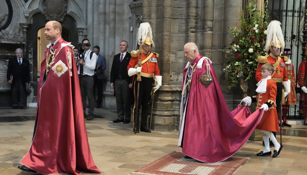 Il Principe William e Re Carlo III alla cerimonia dell'Ordine del Bagno