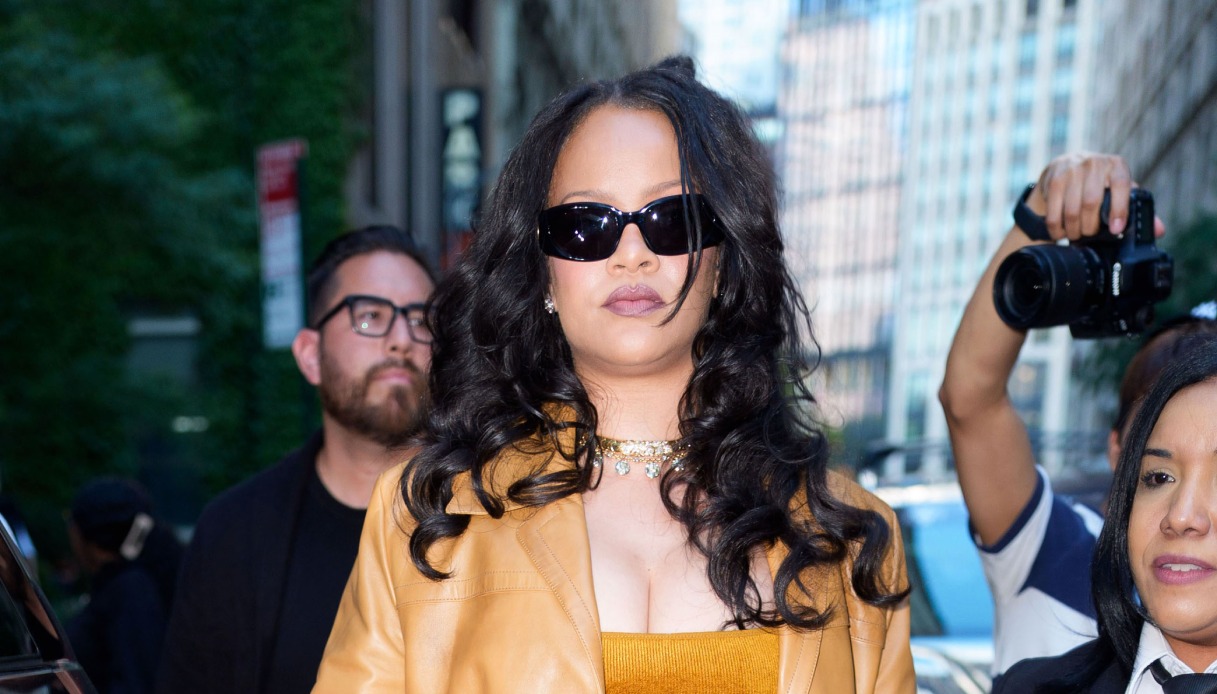 rihanna al tribeca film festival 2026 il look monocromatico pelle e suede 232 una lezione di stile da Dilei.it rihanna al tribeca film festival 2026 il look monocromatico pelle e suede 232 una lezione di stile