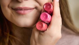 I rossetti rosa sono il tocco romantico da indossare e amare questa estate (ce ne è uno per ogni incarnato)