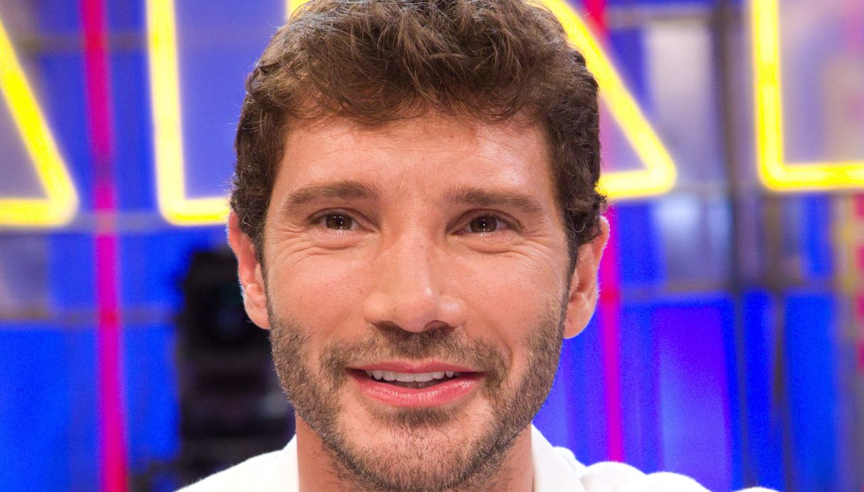 Stefano De Martino inizia l’estate, weekend in barca con Gilda Ambrosio