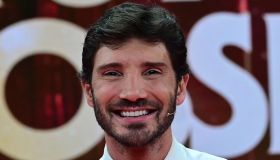 Affari Tuoi, Stefano De Martino sorprende: “Herbert vuoi venire a Sanremo?”