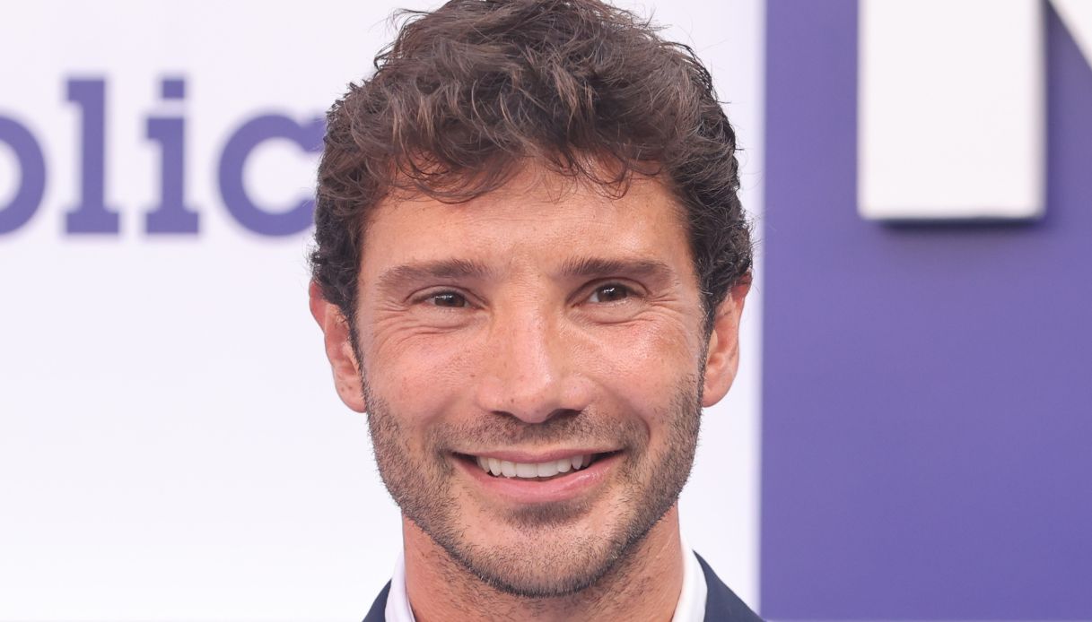 affari tuoi stefano de martino balla un lento con martina miliddi e incanta tutti da Dilei.it affari tuoi stefano de martino balla un lento con martina miliddi e incanta tutti