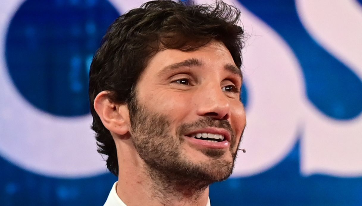affari tuoi stefano de martino scherza sui gossip il concorrente fa una scelta poi ci ripensa da Dilei.it affari tuoi stefano de martino scherza sui gossip il concorrente fa una scelta poi ci ripensa