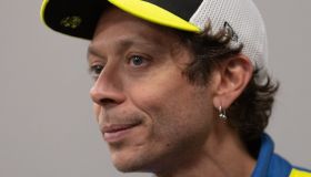Valentino Rossi, suo padre Graziano si sposa e lui non va al matrimonio