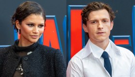 Zendaya e Tom Holland ancora insieme per Spider-Man, tra slip dress ad effetto ragnatela e doppia camicia