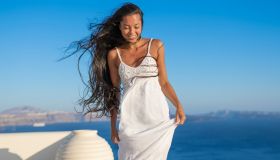 Little white dress: la ricerca dell’abito bianco, fresco e non trasparente perfetto per l’estate, è finita