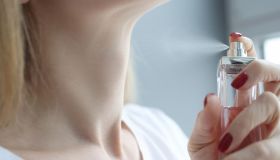 L’acqua profumata è la tendenza estiva che sostituisce il profumo. Le 10 fragranze fresche che accarezzano la pelle