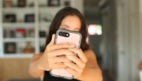 Fine scuola, adolescenti e bambini a rischio iperconnessione e social: cosa fare