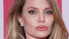 Angelina Jolie sola dopo il divorzio da Brad Pitt: “Non frequento nessuno da 10 anni”