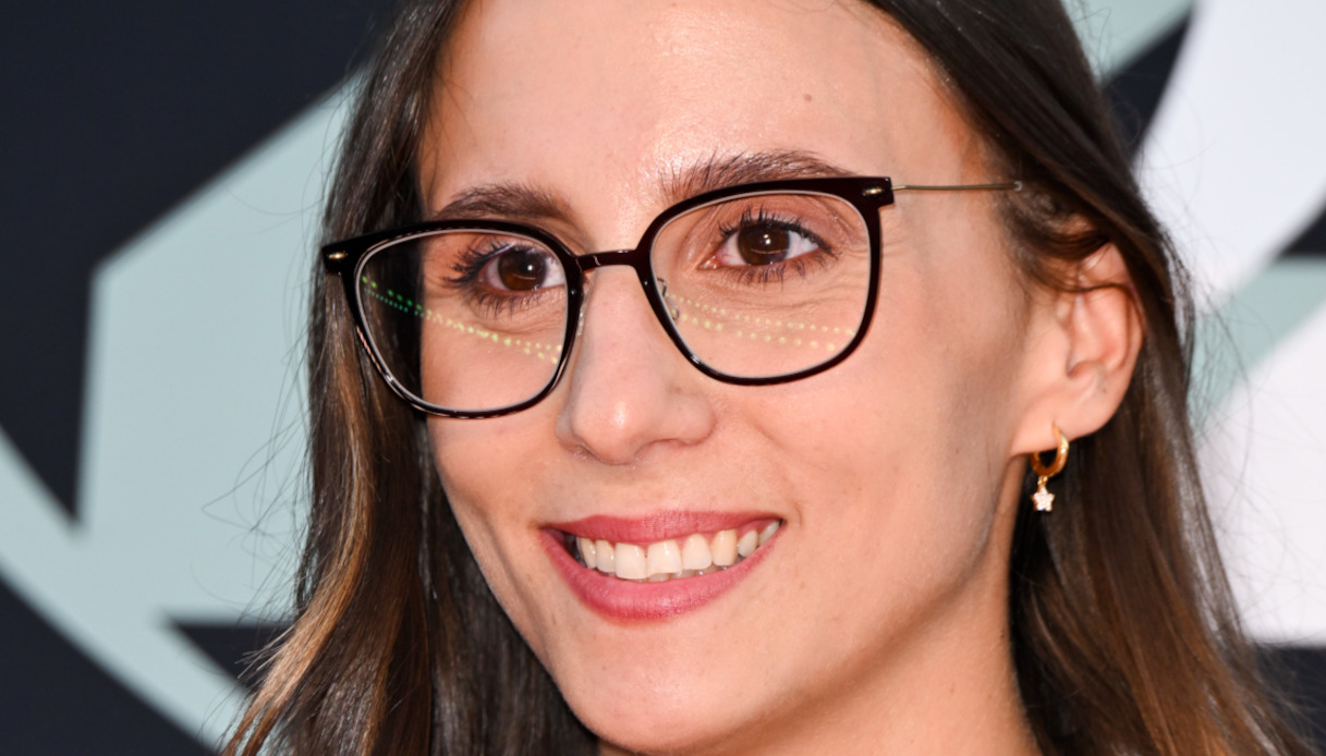Aurora Leone e Simone Ruzzo sposi, le nozze segrete (in abito corto) e la dedica degli Zero Assoluto