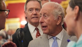 Re Carlo, la sua tecnica anti-caldo lascia tutti senza parole