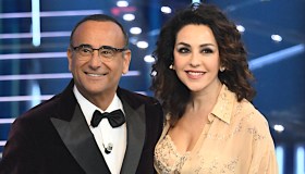 Carlo Conti festeggia 14 anni di matrimonio e si traveste da Tony Pitony: la foto inedita