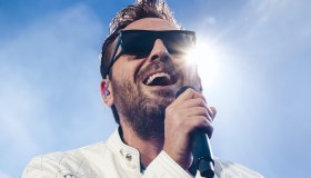 Cesare Cremonini emoziona Imola con l’omaggio a Vasco Rossi