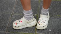 Crocs, 5 modelli in sconto con i Prime Day che non avresti mai immaginato di voler indossare