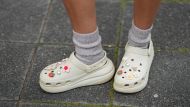 Crocs, 5 modelli in sconto con i Prime Day che non avresti mai immaginato di voler indossare