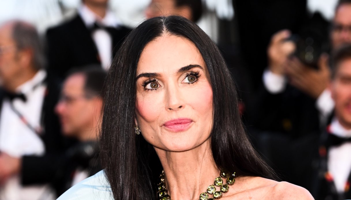 Demi Moore, il toccante abbraccio a Bruce Willis per la festa del papà: la dolce dedica