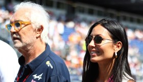 Elisabetta Gregoraci con Briatore a Montecarlo: seduce con l’abito bianco aderente