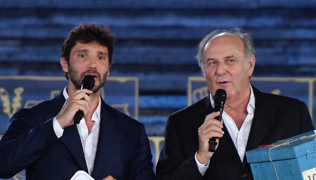Stefano De Martino e Gerry Scotti insieme sul palco: l’incontro unico al Premio Biagio Agnes