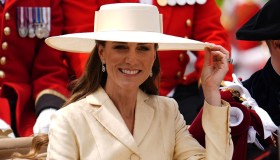 Kate Middleton rischia l’incidente in carrozza col cappello