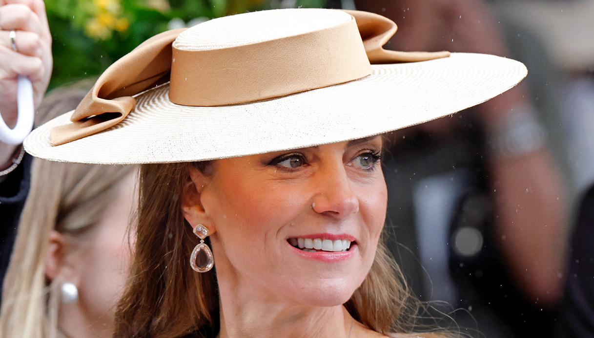 kate middleton il significato segreto dei suoi orecchini da 8670 euro gi224 sold out da Dilei.it kate middleton il significato segreto dei suoi orecchini da 8670 euro gi224 sold out