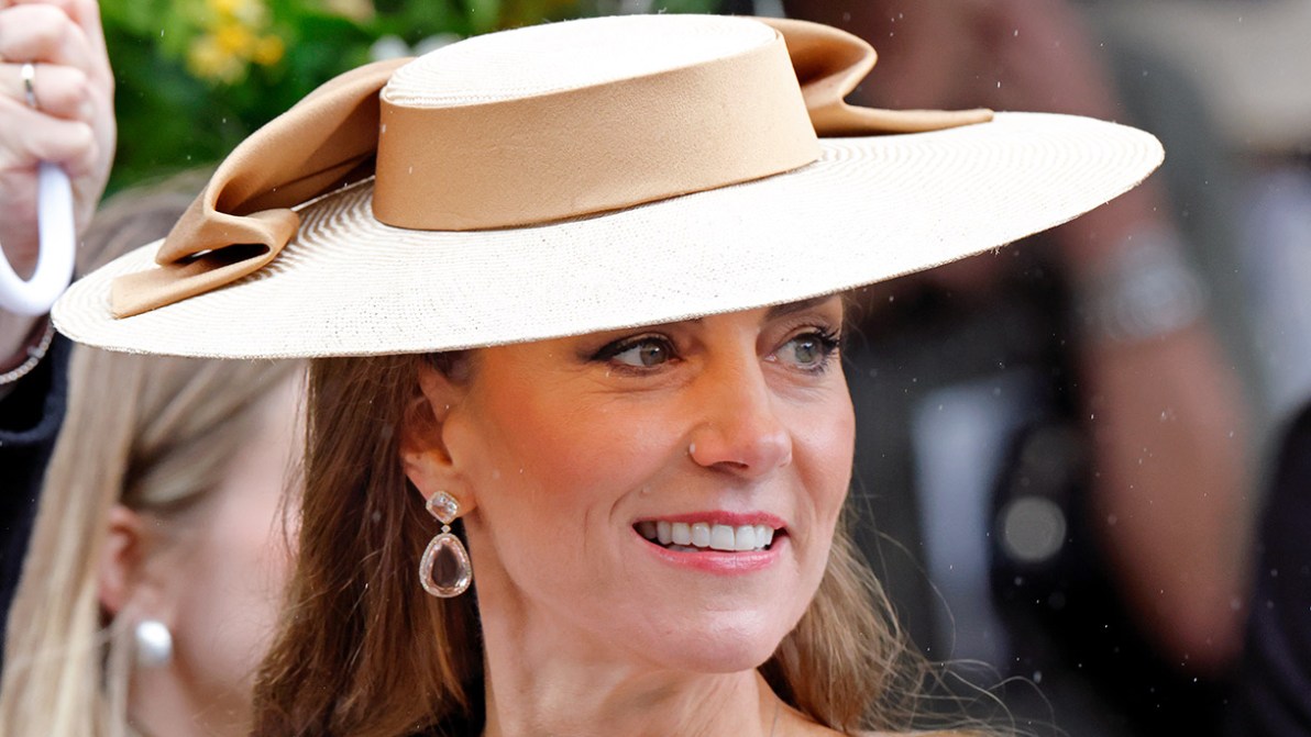 Kate Middleton, il significato segreto dei suoi orecchini da 8.670 euro (già sold out)