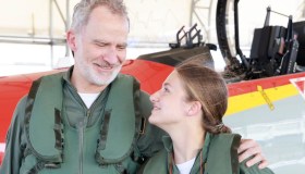 Leonor di Spagna, per la prima volta in volo con suo padre Felipe: foto spettacolari