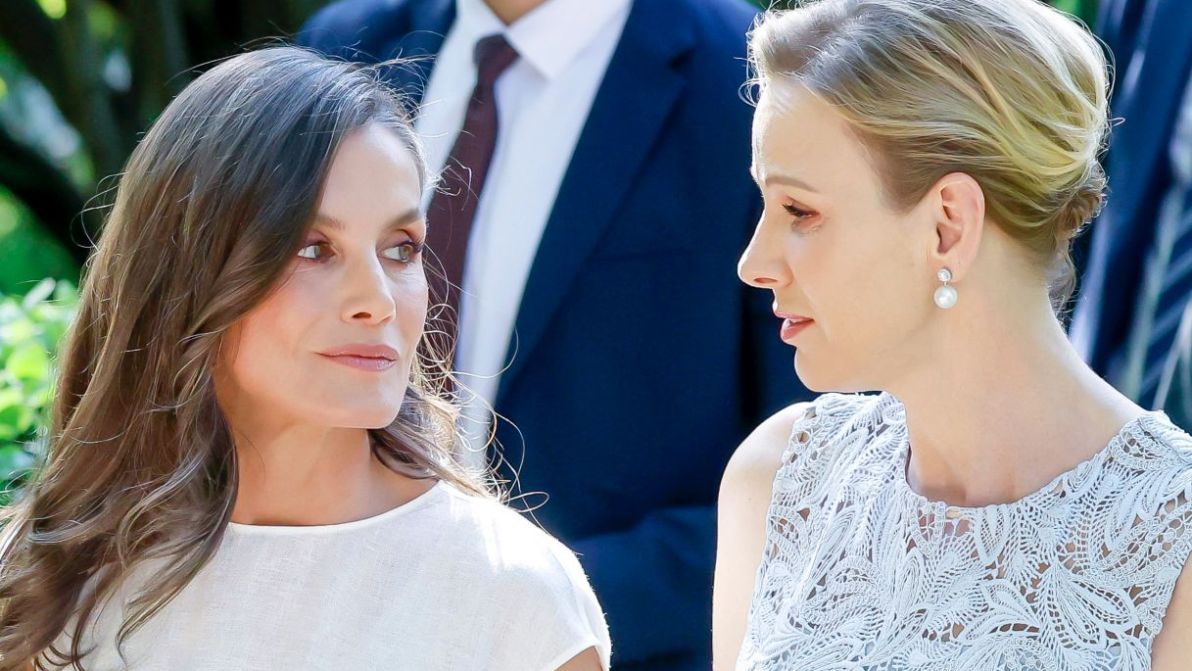 L’incontro tra Charlene di Monaco e Letizia di Spagna è già storia, anche per i look