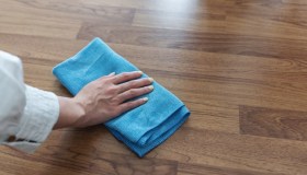 Come togliere le macchie da calore sul legno: trucchi infallibili