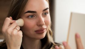 l trucco cola con caldo e sudore? Abbiamo trovato il rimedio: un fixing spray (che fissa davvero) per essere impeccabile da mattina a sera