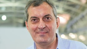 Chi è Mario Calabresi e di cosa parla il suo libro, Alzarsi all’alba, tra le tracce della maturità