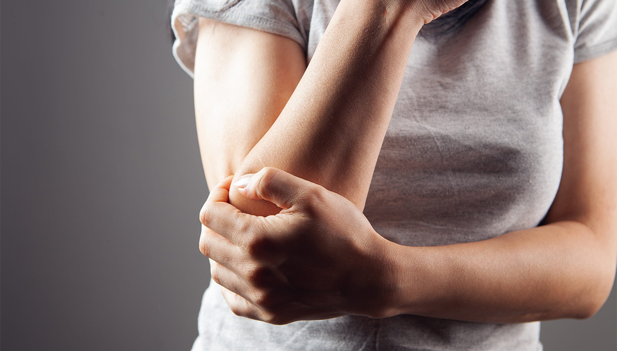 Osteoporosi, come prevenirla: occhio alle ossa fragili, quanto contano cervello e ormoni