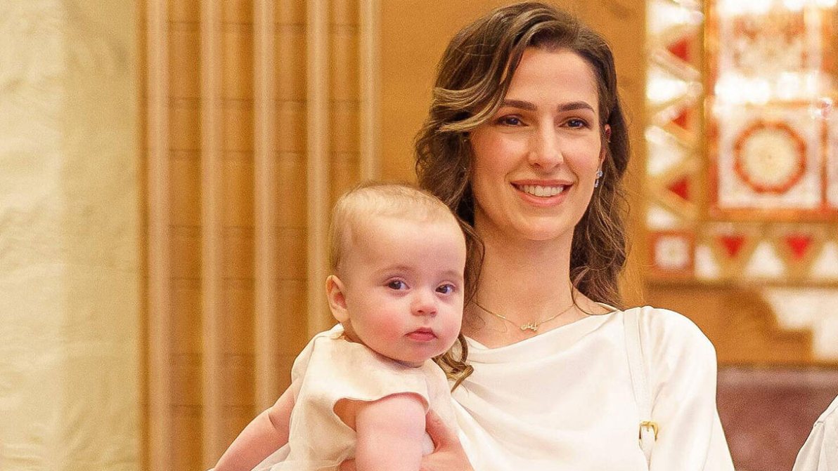 Rajwa di Giordania, la Principessina Iman ai Mondiali con le sneaker glitterate: tenerissima