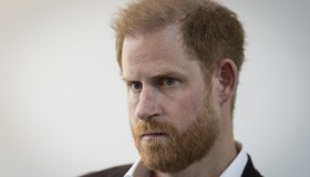 Re Carlo, Harry fa dietrofront: il viaggio a Londra già a rischio