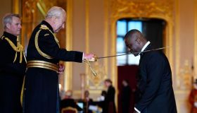 Re Carlo, Idris Elba diventa “Cavaliere” grazie a lui