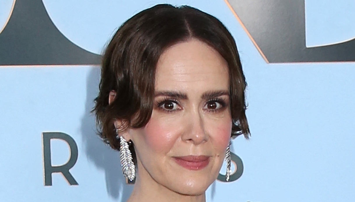 Sarah Paulson conquista i Tony Awards 2026 con il look più eccentrico e raffinato della serata