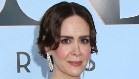 Sarah Paulson conquista i Tony Awards 2026 con il look più eccentrico e raffinato della serata
