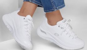 La sneakers con soletta che si adatta alla forma del piede rivoluziona l’allenamento e non solo. Provare per credere