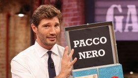 Affari tuoi, altro stop per Stefano De Martino: quando torna in onda