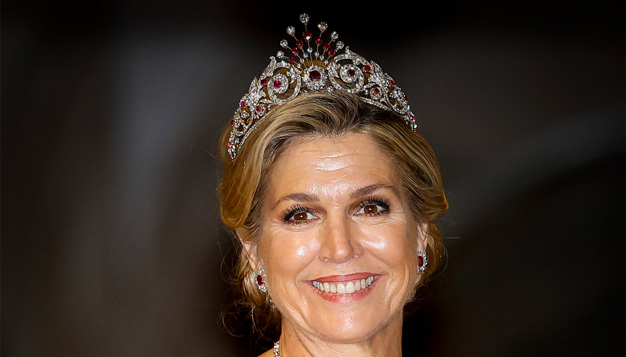 Maxima d’Olanda, la magnifica Tiara Pavone con rubini e diamanti