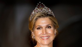 Maxima d’Olanda, la magnifica Tiara Pavone con rubini e diamanti