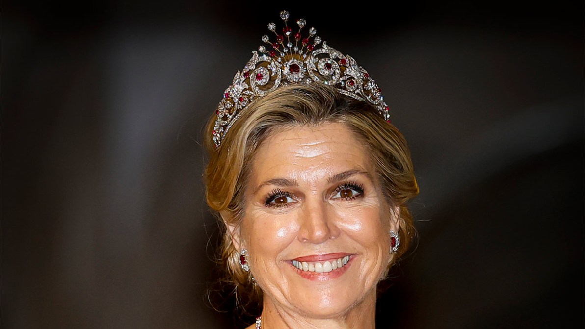 Maxima d’Olanda, la magnifica Tiara Pavone con rubini e diamanti